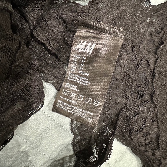VICTORIA'S SECRET H&M LOT OF THONG UNDERWEAR SIZE MEDIUM - Picture 3 of 3